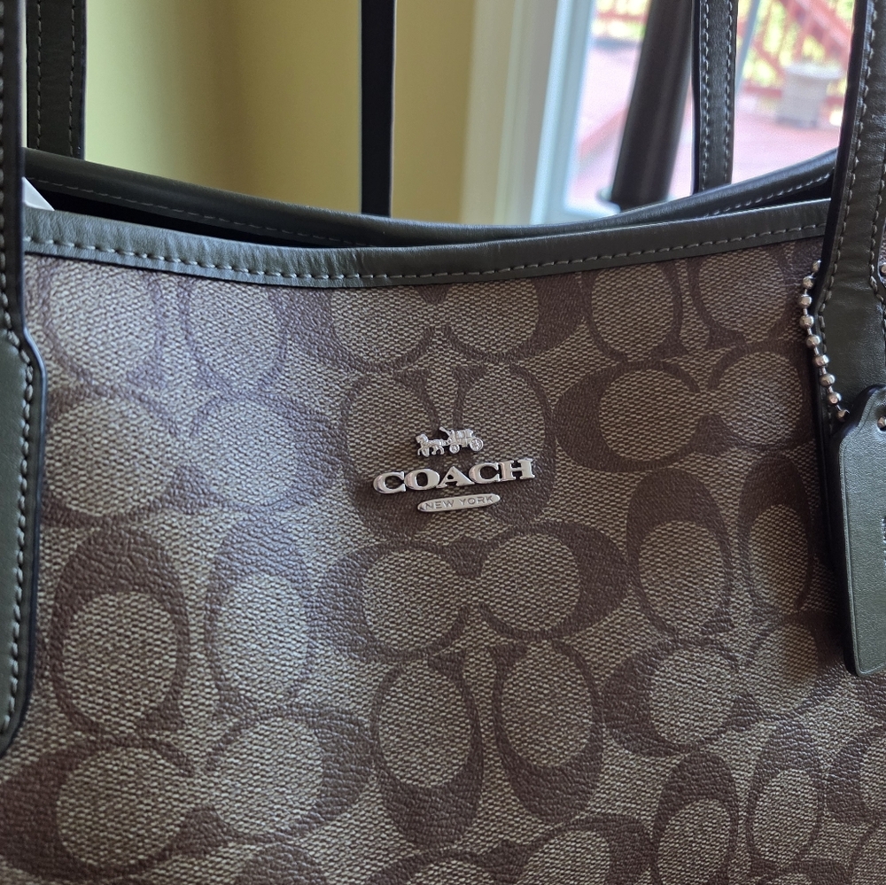 Coach - Reversible City Tote - Picture 4 of 12
